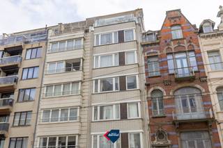 Discover this cosy, move-in-ready one-bedroom flat, situated on the seventh floor of a well-maintained residential block close to the beach. With...
