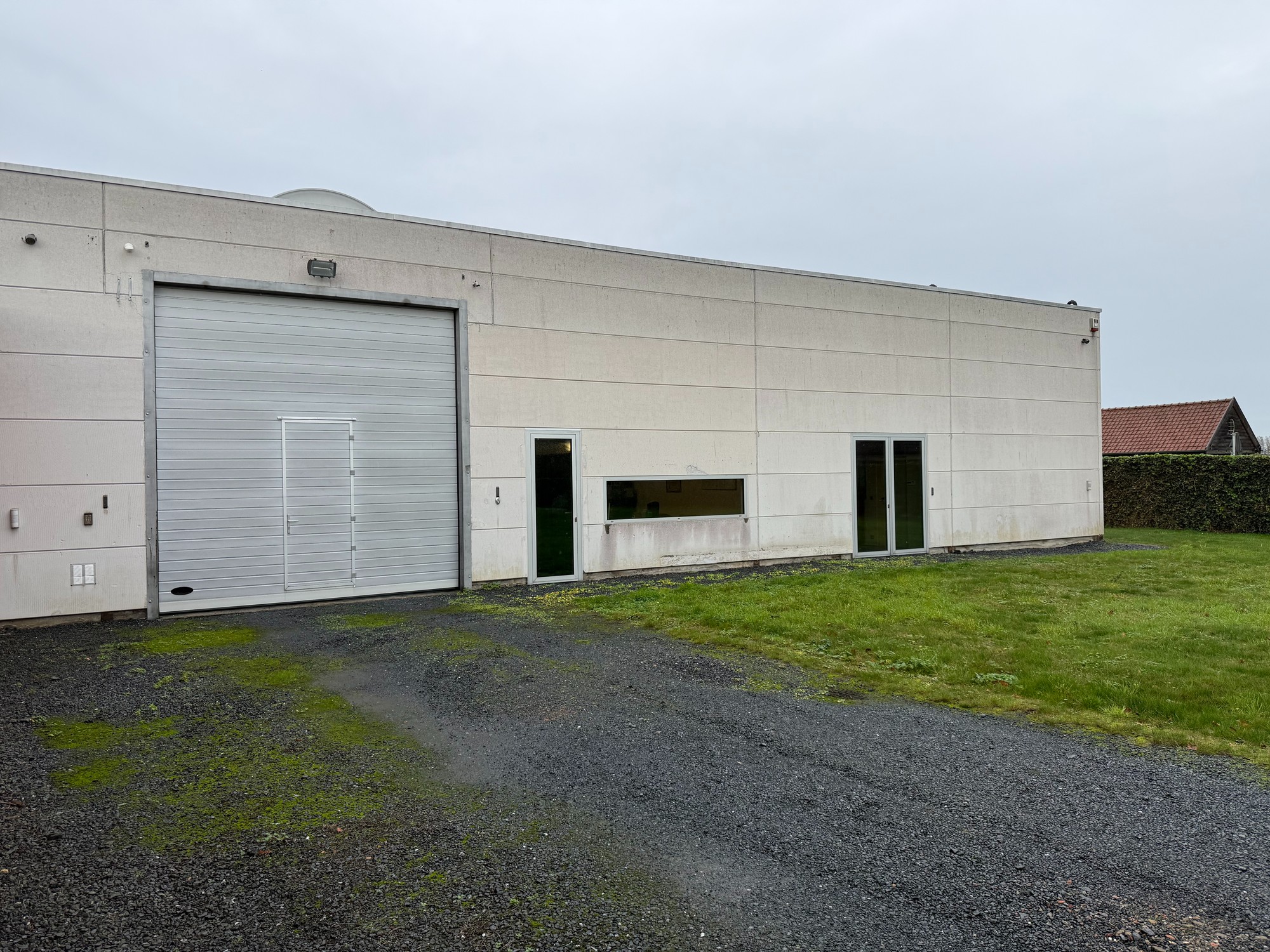 Vlot toegankelijk magazijn / werkplaats met burelen | Wagenaarstraat - foto 1