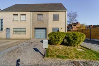 Heeft u vragen of wenst u een bezoek in te plannen? Neem gerust contact op met Erik via erik@copandi.be of via 0497/530796.GelijkvloersDe woning...