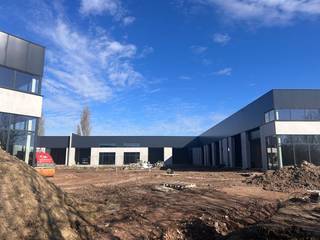 Bedrijfsverzamelgebouw De Rick biedt moderne werkruimte op de voormalige Sega-Meat site aan de Ricksteenweg 23B. Het park omvat 14 casco...