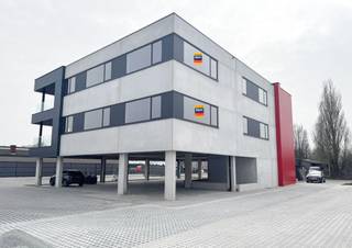 Instapklare nieuwbouwkantoren te huur met verschillende oppervlaktes, gelegen te Liederkerke op een makkelijk bereikbare locatie met...