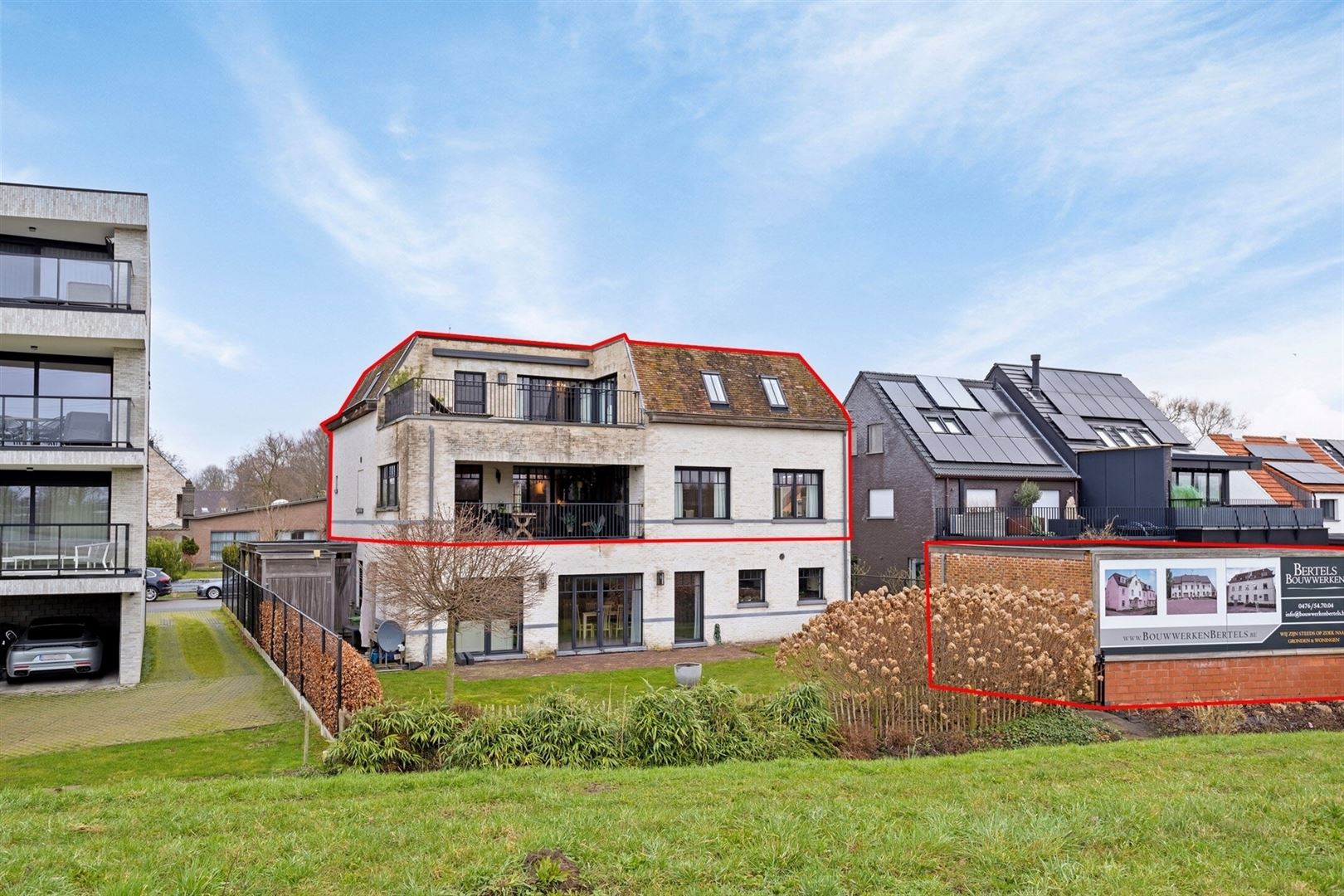 Uitzonderlijke Duplex met zicht op kanaal, garage, carport en ruime (wijn)kelder! - foto 3