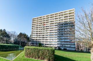 Lichtrijk appartement met ruim terras.Dit aangename appartement bevindt zich op de 11de verdieping en geniet van een open uitzicht en veel natuurlijk...