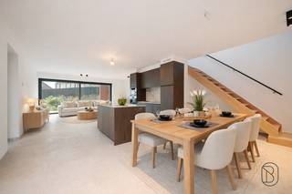 <article>
<div>
<div>
<div>
<div>
<div>
<div>
<p><strong>Ontdek dit kleinschalig project van 4 energiezuinige woningen waar comfort, kwaliteit en toekomstgericht wonen centraal staan.</strong></p>
<p>Deze <strong>moderne BEN-woningen</strong> zijn gebouwd volgens de hoogste normen en uitgerust met de <strong>nieuwste technieken</strong> op vlak van energiezuinigheid en wooncomfort. Denk aan optimale isolatie, ventilatiesystemen, hoogwaardige beglazing en duurzame installaties die zorgen voor <strong>lage energiekosten</strong> én maximaal woonplezier.</p>
<p>Elke woning biedt een <strong>ruime bewoonbare oppervlakte van 144 m²</strong>, ideaal ingedeeld voor gezinnen die op zoek zijn naar licht en ruimte. Bovendien liggen de woningen op <strong>zuidwestgerichte percelen van 256 m² tot maar liefst 791 m²</strong>. Hierdoor geniet je het hele jaar door van <strong>overvloedige natuurlijke lichtinval</strong> en <strong>zonovergoten tuinen</strong> – perfect voor wie houdt van buitenleven, ontspanning en privacy.</p>
<p><strong>Extra troef:</strong> indien je voldoet aan de wettelijke voorwaarden, kan je deze woning <strong>aankopen aan het verlaagde btw-tarief van 6%</strong>, wat een aanzienlijke financiële besparing oplevert.</p>
<p><strong>Kortom:</strong> deze ontwikkeling combineert hedendaags design met duurzame technologie, royale ruimtes en een uitstekende ligging. De ideale keuze voor wie toekomstgericht en energiezuinig wil wonen in een mooie, groene omgeving.</p>
<p>Wil je meer info, plannen inkijken of een bezoek inplannen? Neem gerust contact op: emiel@immobeguin.be</p>
</div>
</div>
</div>
</div>
<div></div>
<div>
<div></div>
</div>
</div>
</div>
</article>
<div></div>