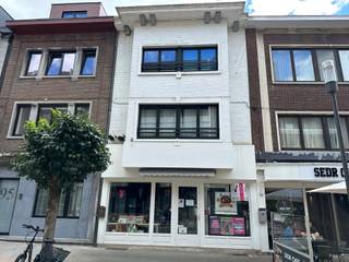 Veelzijdig handelshuis met tuin – ideaal voor horeca of winkelconceptAan het begin van één van de populaire winkel- en wandelstraten van de stad...