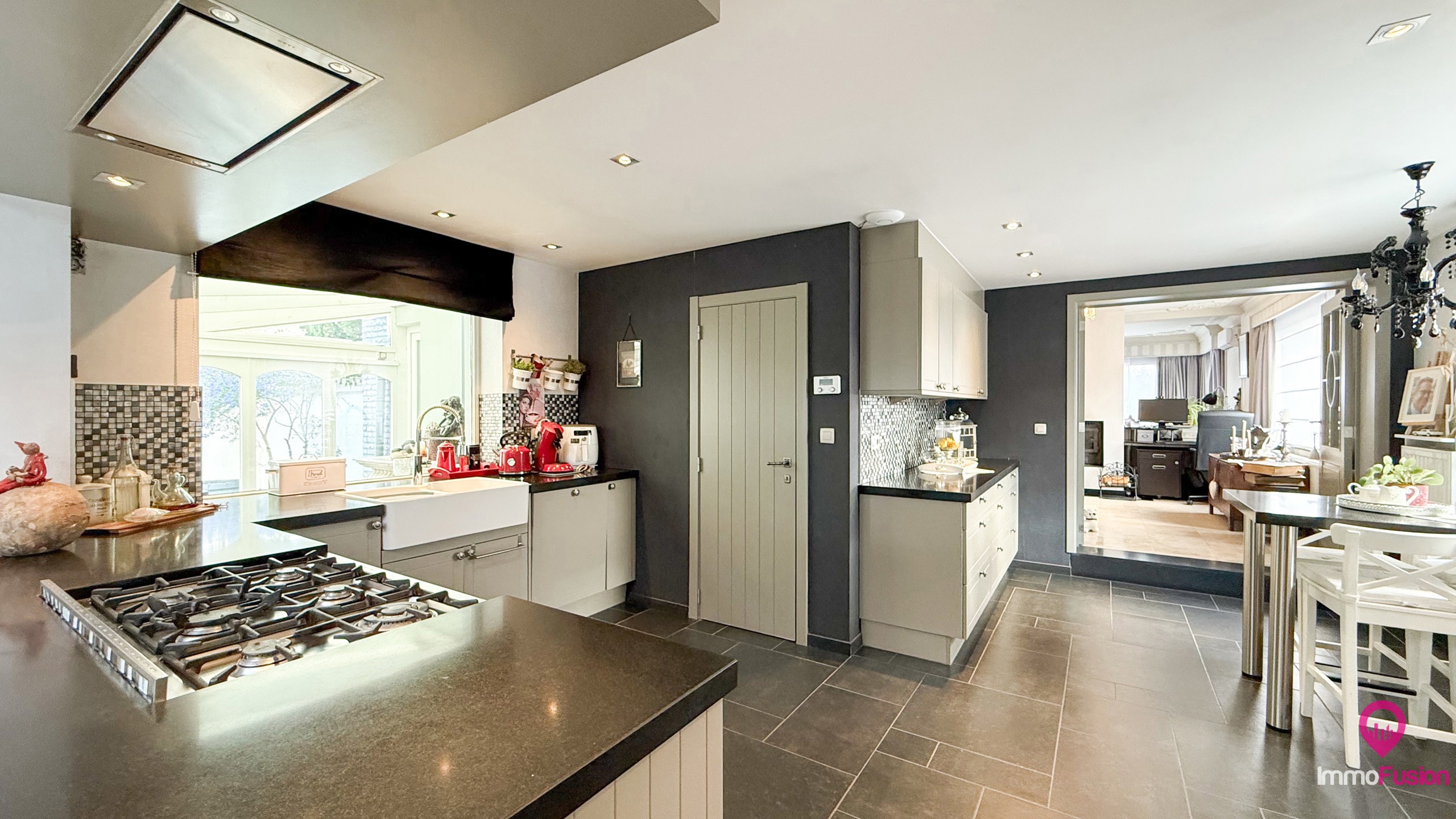 Grote, instapklare woning met 4slpk, veranda en garage! - foto 5