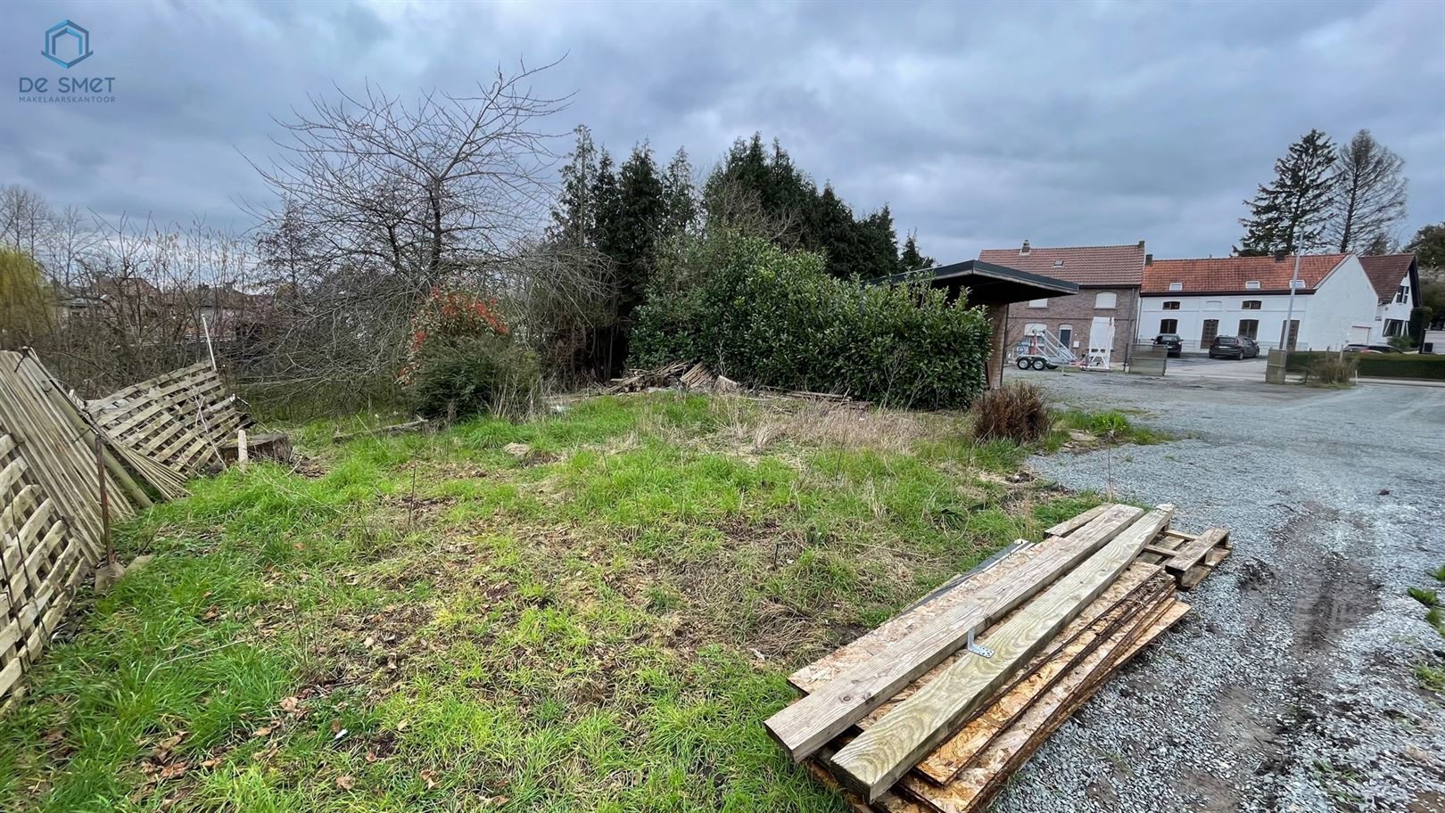 TERRAIN À BÂTIR POUR CONSTRUCTION LIBRE AVEC BELLE VUE - photo 3