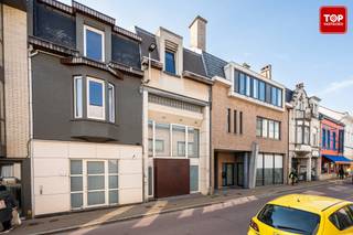 Op zoek naar een stijlvolle en lichtrijke woning met een unieke architectuur, vlakbij het centrum van Sint-Niklaas? Dan is deze prachtige...