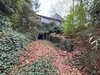 Deze woning, gelegen in de rustige en groene omgeving van Heikant in Rotselaar, bevindt zich in af te breken staat maar biedt een uitstekende kans voor wie zelf een nieuwe woning wil realiseren. Het perceel van 8 are biedt tal van mogelijkheden om een moderne, energiezuinige en volledig op maat ontworpen woning te bouwen. Er is een stedenbouwkundig attest bij de woning aanwezig.<br /><br />Dankzij de ligging in een aangename, residentiële buurt geniet u van een vlotte bereikbaarheid, gecombineerd met een landelijke sfeer. Winkels, scholen, horeca en openbaar vervoer bevinden zich op korte afstand.<br /><br />Een ideale opportuniteit voor bouwers of investeerders die op zoek zijn naar een goed gelegen perceel met interessante fiscale voordelen aan de hand van de sloop -en heropbouwpremie. <br /><br />Contacteer ons voor meer informatie of een bezoek ter plaatse via ben@sophimo.be of 0468 58 04 09!