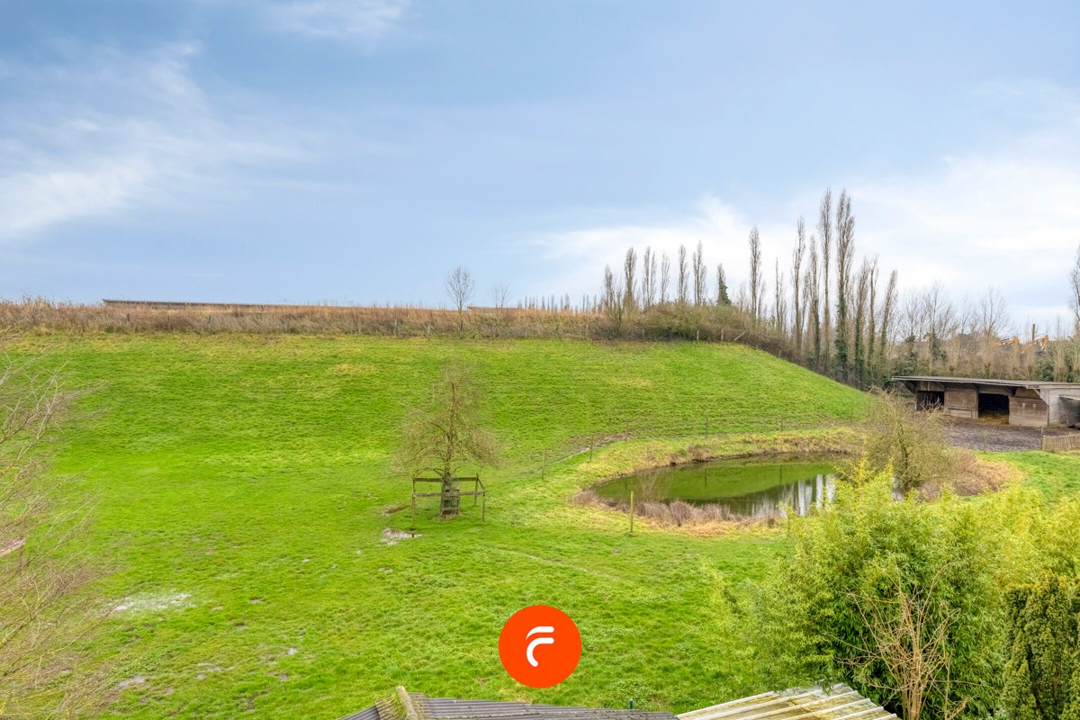 Vrijstaande - te renoveren - woning op goed georiënteerd grondstuk van 1199 m2 - foto 2