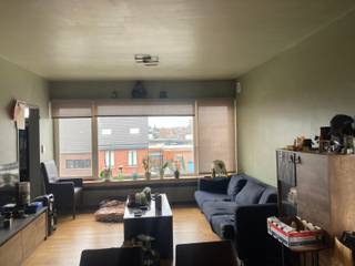 In Kapellen kortbij alle voorzieningen (winkels, scholen, openbaar vervoer,...) vindt u dit appartement met 2 slaapkamers op de tweede...