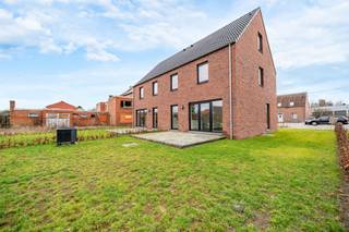 Energiezuinige nieuwbouwwoning, rustig gelegen aan de stadsrand in Geel langs de verbindingsweg naar Mol en vlakbij de Ring rond...