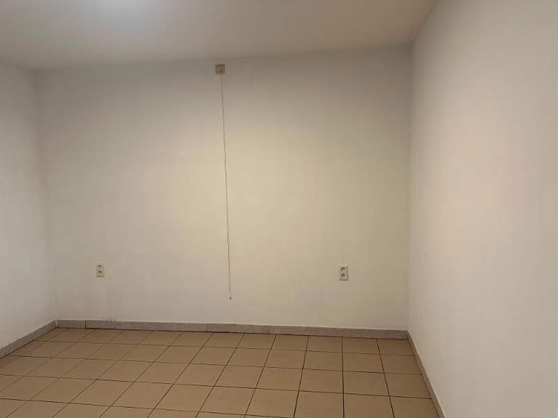 --- NIEUW --- Volledig gerenoveerd 1-slaapkamer appartement met autostaanplaats. - foto 5