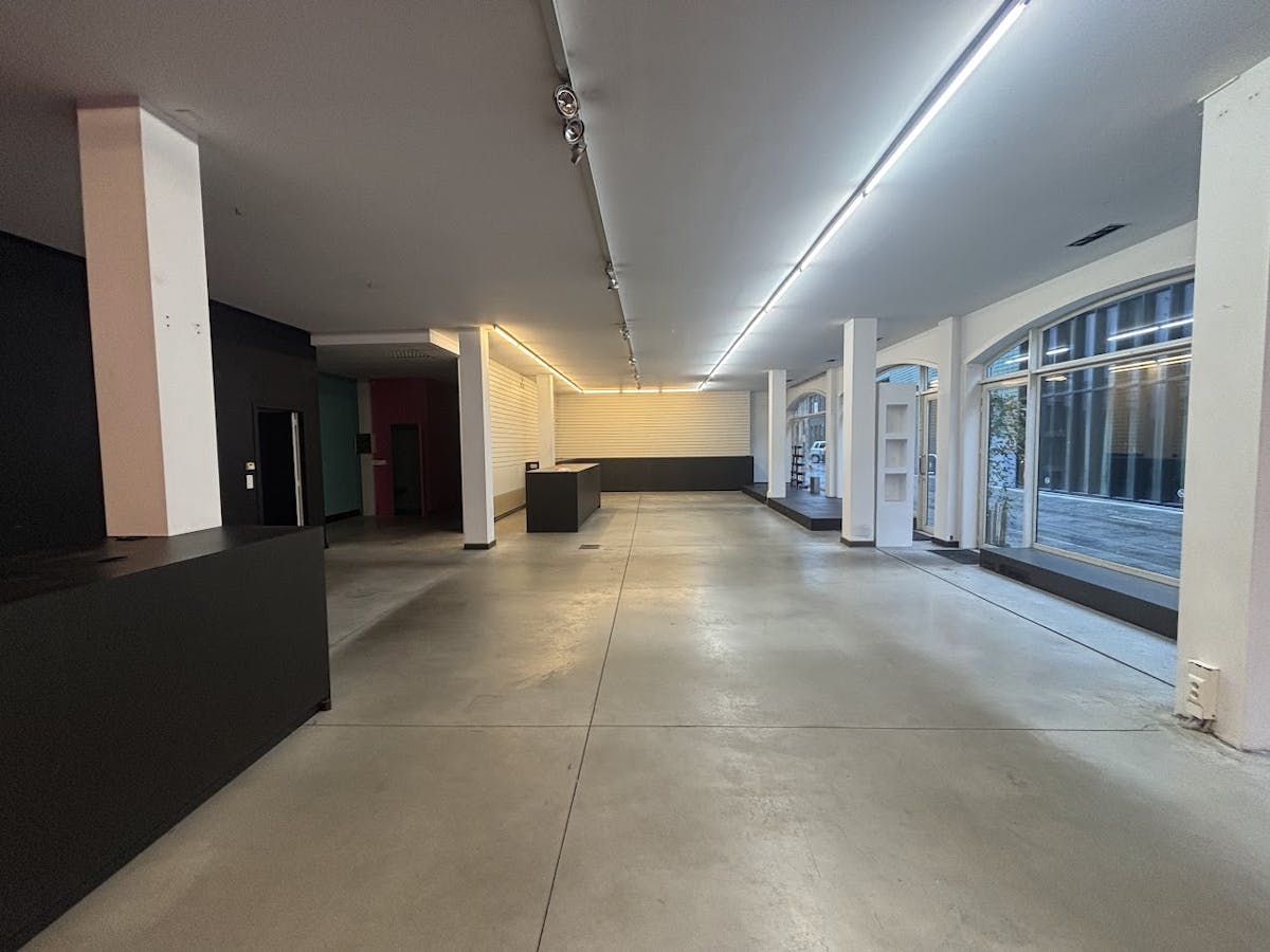 Commercial space for rent in a prime location in Kortrijk - photo 2