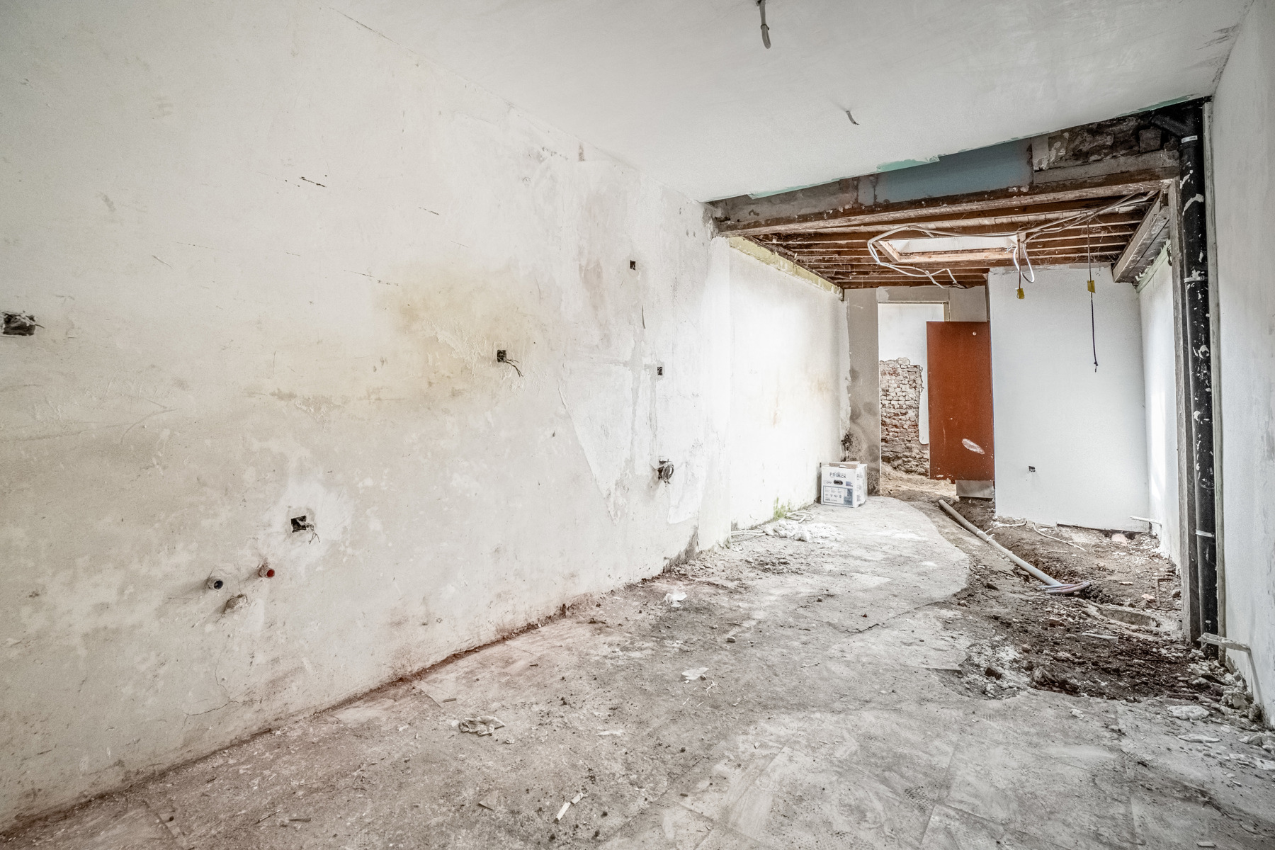 Te renoveren woning met veel potentieel - foto 4