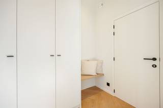 <p>Light, luxury and space in the heart of the city</p><p> </p><p>In the Anselmostraat, right on the border between the Harmony neighborhood and the bustling South, awaits an apartment that makes you feel at home instantly. A place where renovation is more than renewal: here is chosen for atmosphere, coziness and a luxurious finish.</p><p> </p><p>The neighborhood: charming, lively and popular</p><p> </p><p>The Harmony neighborhood is known for its quiet streets, beautiful stately facades and central location. Here you can walk to the parks, stroll to the city center or the nicest terraces of the bustling Zuid.</p><p> </p><p>Here you live in one of Antwerp's most sought-after locations, with everything within easy reach.</p><p> </p><p>Why you want to live here</p><p> </p><ul><li>A beautifully renovated apartment in a small building</li><li>Bright living space with open kitchen and access to the sunny terrace</li><li>High quality materials and professional finishing</li><li>Two beautiful bedrooms</li><li>Absolute prime location between Harmony District and South</li></ul><p> </p><p>The apartment is located on the second floor of a building with only 2 apartments. A practical entrance hall with checkroom and guest toilet and access to the living space. Flooded with light, access to the sunny terrace and connected to the open kitchen. All this with a beautiful herringbone parquet, luxury right? The open kitchen with island is equipped with all appliances and high quality finishes.</p><p> </p><p>At the front are two bedrooms: a generous master and a multifunctional room that serves perfectly as an office, dressing room or hobby room. They share a beautifully finished bathroom with walk-in shower and additional toilet.</p><p> </p><p>Interested? Don't wait too long and plan your visit via sinjoor.be and discover top-level living.</p>