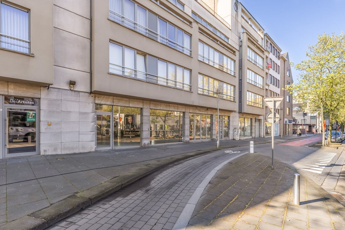 Ruim handelspand op toplocatie in Genk! - foto 5