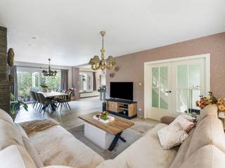 WARME, KNUSSE EN GEZELLIGE GEZINSWONING OP RUIM PERCEEL – GERENOVEERD EN INSTAPKLAARWelkom in deze knusse en gezellige gezinswoning, oorspronkelijk...