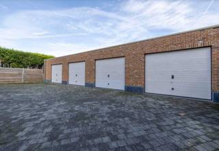 Instapklaar, gezellig en lichtrijk appartement op de 1e verdieping van een kleinschalige residentie in het centrum van Berlare. Ruime living,...