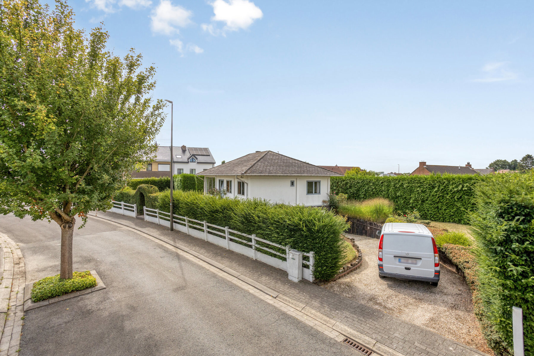 Rustig gelegen gelijkvloers-villa met 2slaapkamers en garage - foto 3