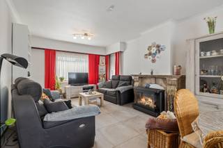 Welkom in deze charmante, instapklare woning gelegen op een uitstekende locatie in Sint-Niklaas, op wandelafstand van winkels, scholen,...
