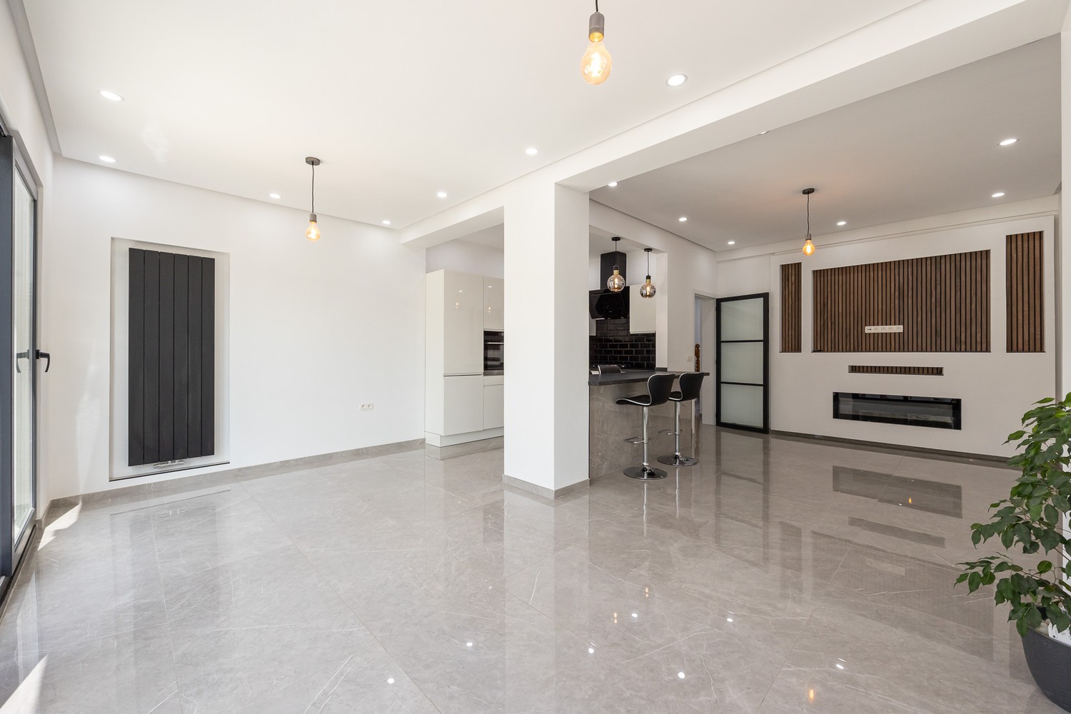 Instapklare en volledige gerenoveerde gezinswoning te Merksem - photo 4