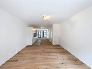 In de bruisende en recent ontwikkelde Tour & Taxis wijk bevindt zich dit lichtrijke nieuwbouwappartement van 100 m² met 2 slaapkamers en een...
