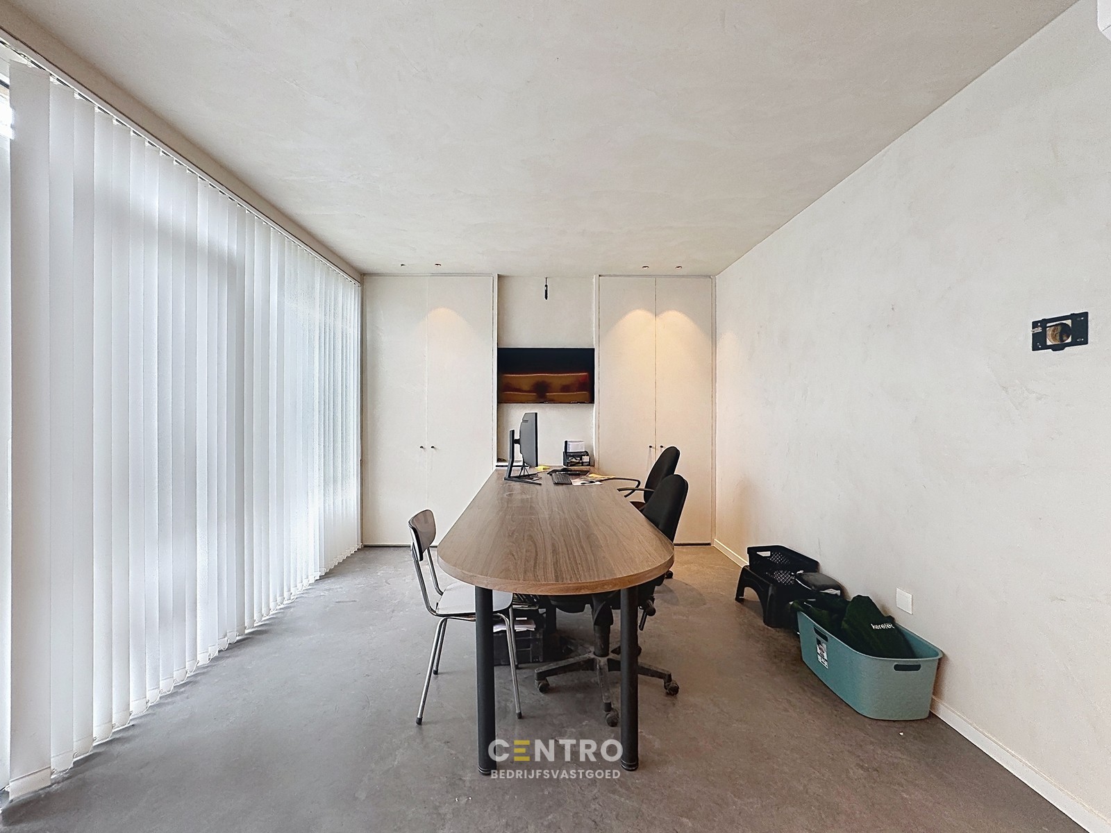 Uniek, betaalbaar aanbod: Instapklaar en goed geïsoleerd MAGAZIJN met KANTOOR, voorzien van alle comfort (airco, keuken, sanitair, ...). Op een boogscheut van Brugge centrum! - foto 4