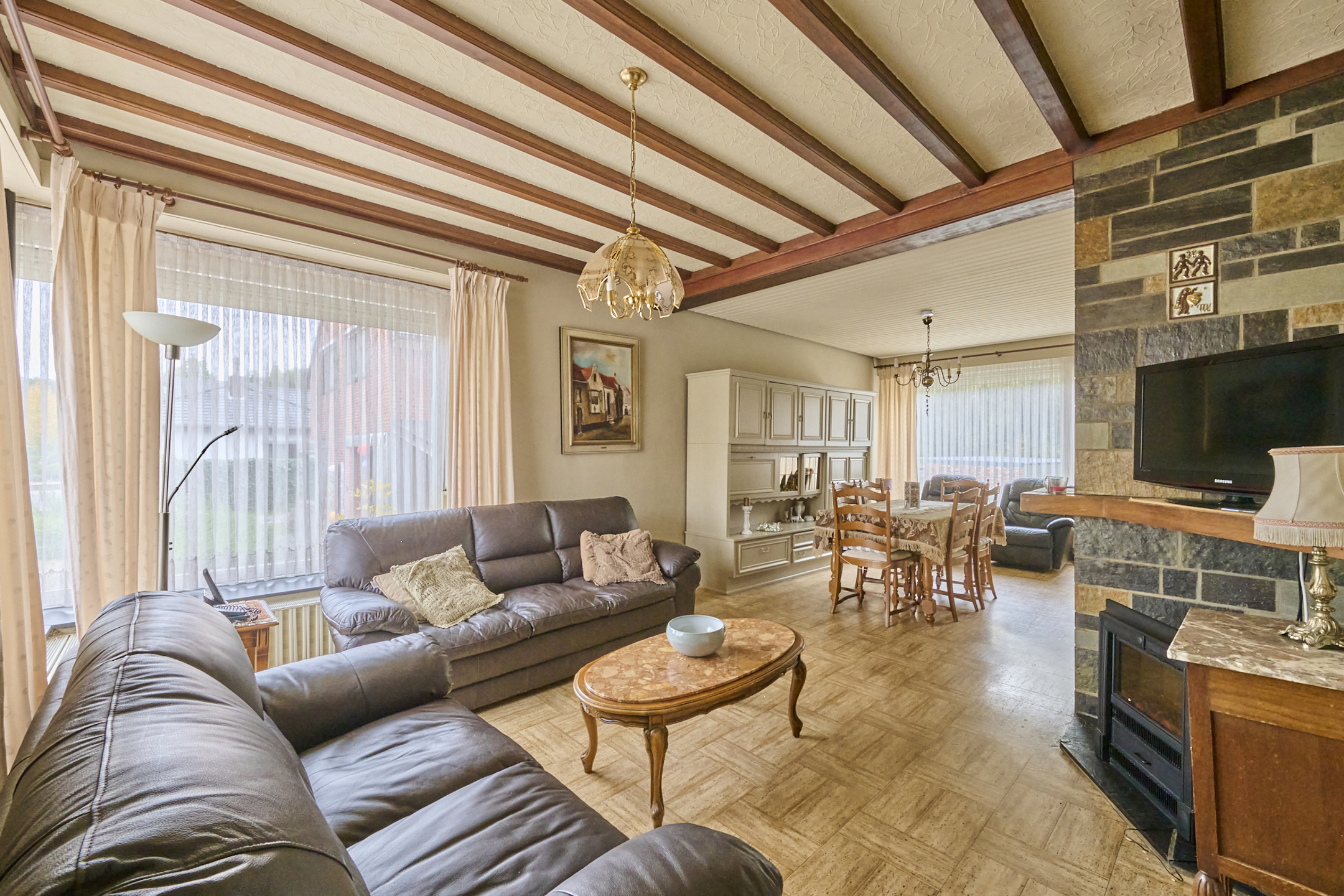 RUSTIG GELEGEN TE RENOVEREN WONING OP 10A 07 CA NABIJ HET CENTRUM - foto 3