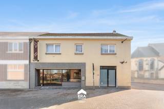 [[ DIT PAND NEEMT DEEL AAN DE ERA OPEN HUIZEN DAG OP 14/3 VAN 16:00 TOT 17:00 ]]Deze halfopen handelspand met woonst is gelegen in het gezellige...