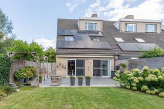 Ontdek deze instapklare woning aan de rand van Mechelen, waar rust en bereikbaarheid elkaar perfect aanvullen. Dankzij de ligging vlak bij een...