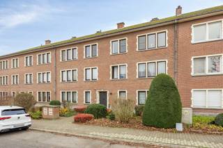 Immo Pické biedt u dit uiterst gunstig gelegen appartement aan in Sint-Pieters-Leeuw, gelegen in de nabijheid van winkels, scholen, openbaar...