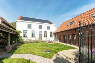 <h3><strong>Fully renovated farmhouse – rectory style – village centre</strong></h3>
<p>Former farmhouse, tastefully renovated with sustainable materials. Authentic charm meets modern comfort.<br />5 bedrooms (1 on the ground floor) – 3 bathrooms – bright and spacious living areas.<br />Horse paddock (not permitted), loose sand over topsoil.<br />Character, comfort, and prime village location combined.</p>