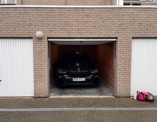 Res Fairy, Zeer ruime en makkelijk in te rijden garagebox op het gelijkvloers van een residentie op de Tijdokstraat. Manuele...