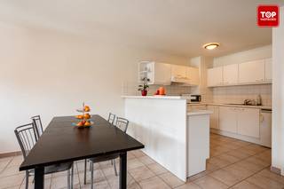 In het hart van Waarschoot vind je dit instapklare appartement, ideaal gelegen op wandelafstand van winkels, sportfaciliteiten, recreatie en...