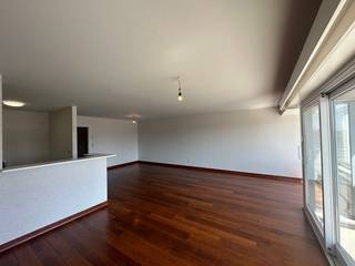 Mooi appartement met twee slaapkamers en een prachtig zicht over de jachthaven van Oostende. Het appartement heeft een ruime woonkamer van 45m²...