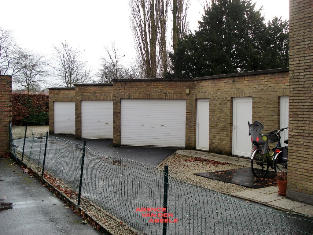 Gesloten garagebox te Sint-Andries - foto 3