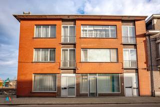 Opbrengsteigendom met handelsruimte en woonunits in Sint-LenaartsInvesteren, wonen én ondernemen op een toplocatie?Deze eigendom in het centrum van...