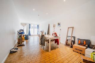 We Invest Mons vous présente un appartement 1 chambre idéalement situé en plein cœur de Mons, à deux pas des commerces, transports et écoles.Cet...