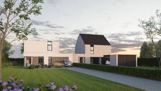 VASTE PRIJS - ENERGIEZUINIG - AFWERKING OP MAAT! In de Oostveldstraat (nr.203) stellen wij twee halfopen moderne nieuwbouwwoningen voor. Lot 3 wordt gebouwd op een ruim perceel van 821m2 en geniet achteraan van een subliem verzicht op de achterliggende velden. Onze architecten zorgden voor een optimale planindeling waar geen enkel hoekje onbenut blijft. Op het gelijkvloers is er een inkom met gastentoilet en toegang tot een grote bureelruimte, een ruime leefruimte met open keuken, een praktische berging en een grote wasplaats. Op de eerste verdieping bevinden zich 3 slaapkamers en een badkamer met bad + inloopdouche. Op de praktische zolder kan een vierde slaapkamer gemaakt worden aangezien de zolder toegankelijk is met een vaste trap. De interieurafwerking is 100% op maat te kiezen a.d.h.v. de ruim voorziene budgetten in het lastenboek. Liever zelf bepaalde werken uitvoeren? Alles is bespreekbaar. Meer info over deze woning of het project? Bel onze bouwadviseur Ewout op 0497 588 888 of mail naar ewout@huysmanbouw.be