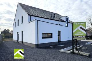 Dans le charmant village de Piringen, cette toute nouvelle maison est à vendre, située dans une rue super calme. Vous y vivrez tranquillement tout...