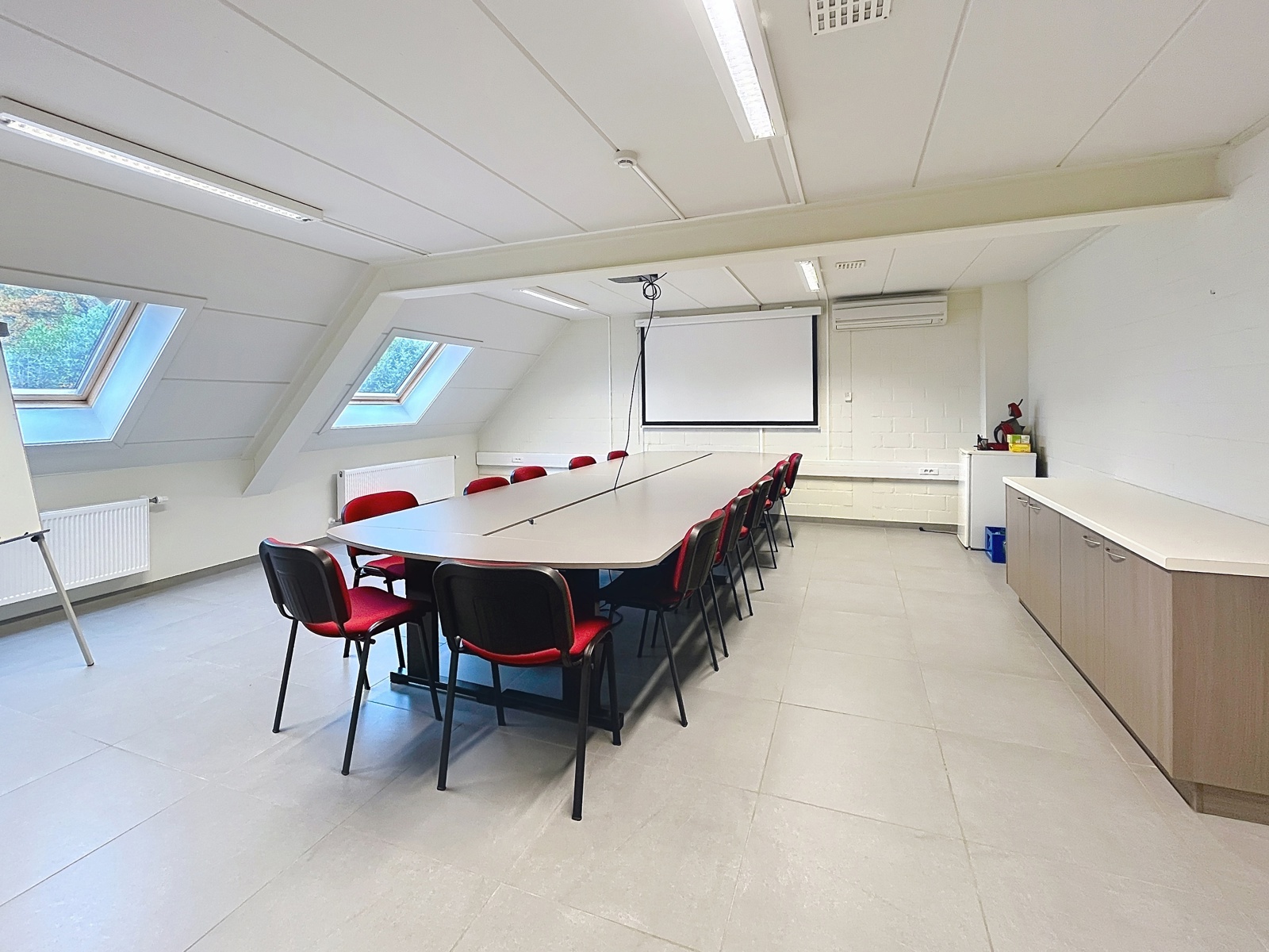 Commercial à louer à Kinrooi - photo 2