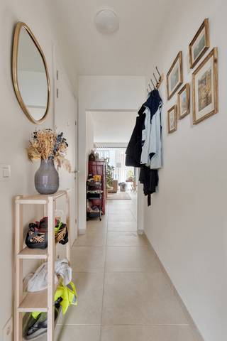 immo DAVID stelt dit recent gelijkvloers tweeslaapkamerappartement voor op een toplocatie. Het appartement maakt deel uit van een kleinschalig...