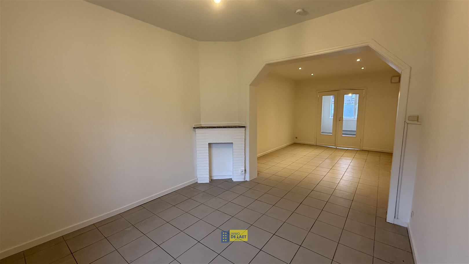 Appartement met 1 slaapkamer, staanplaats en ruime tuin - foto 3