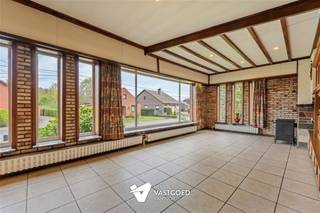 Te renoveren woning met 3 slaapkamers op rustige doch centrale ligging in Lummen (Meldert). Belangrijkste troeven:- Rustige ligging- Tal van...