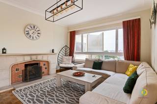 Bent u op zoek naar een ruim en verzorgd 3-slaapkamerappartement in Vilvoorde? Dan is dit appartement op de 5de en hoogste verdieping absoluut...