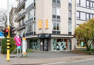 Ontdek dit uitzonderlijk gunstig gelegen hoekpand in Wilrijk, ideaal gepositioneerd op de hoek van de Prins Boudewijnlaan en de...