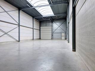 Découvrez cette unité fonctionnelle de PME de 2016 dans un emplacement stratégique à Willebroek, idéale pour le stockage, les activités...