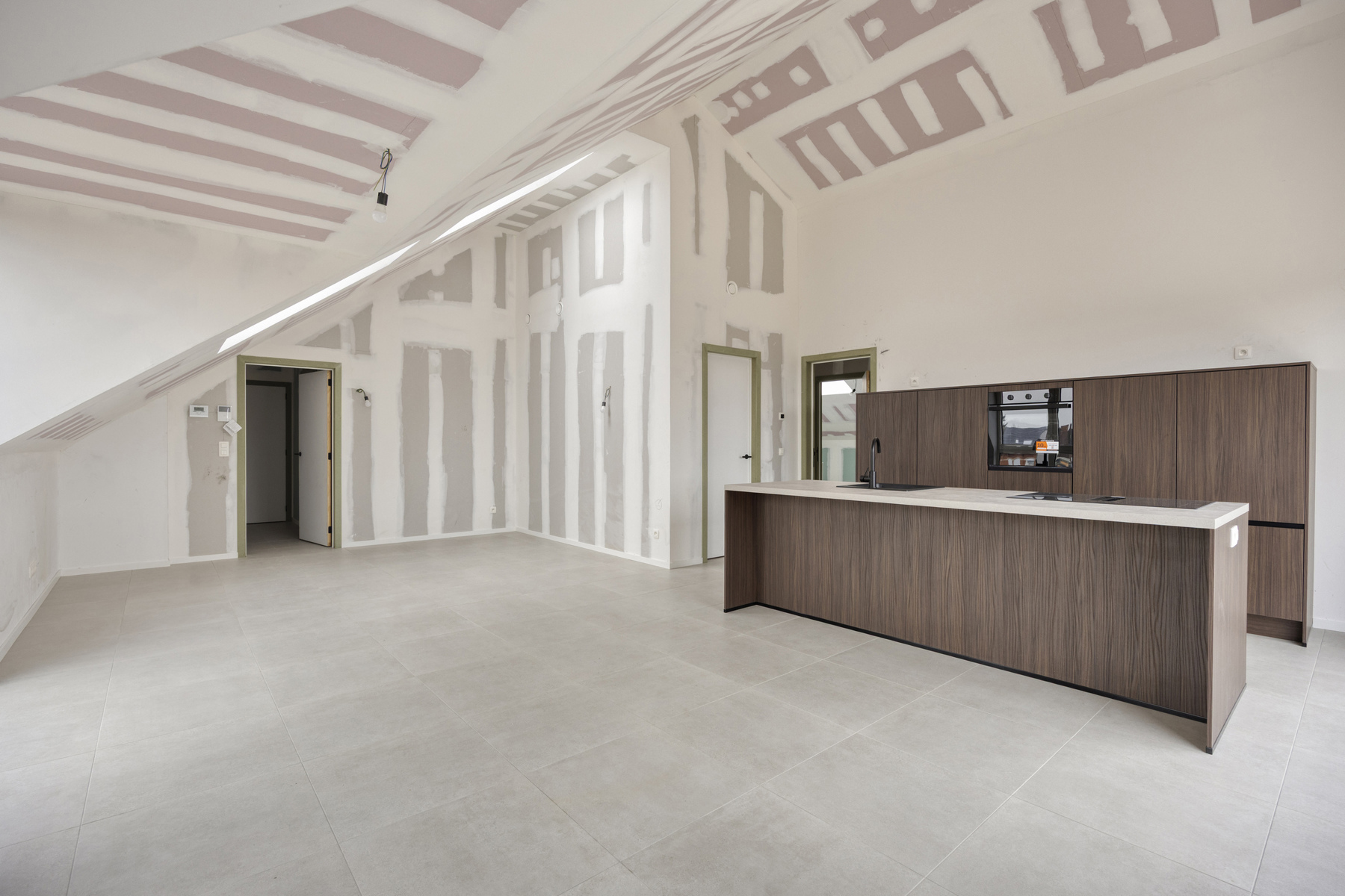 Zeer ruim  BEN appartement met 2 slaapkamers &amp; groot terras  - foto 4