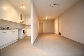 Gelijkvloersappartement met 1 slaapkamer en tuin in centrum Merksem Rustig één slaapkamer appartement nabij scholen, winkels en het openbaar...